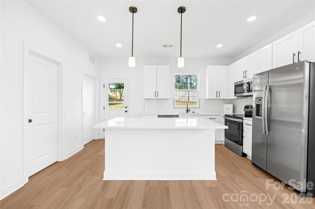 6900 Barrington Drive, Charlotte, NC 28215