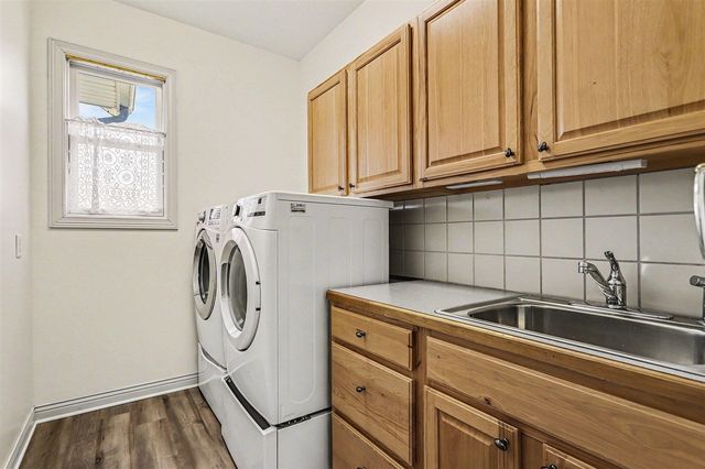 27580 Manchester Circle, Paw Paw, MI 49079