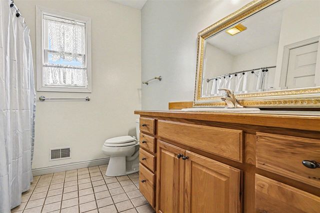 27580 Manchester Circle, Paw Paw, MI 49079