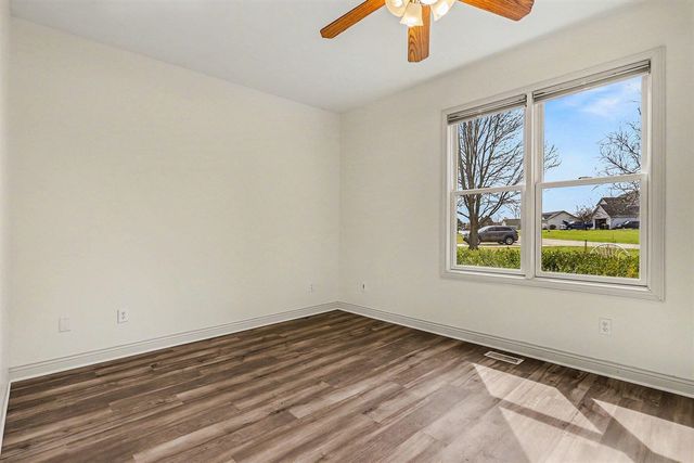 27580 Manchester Circle, Paw Paw, MI 49079