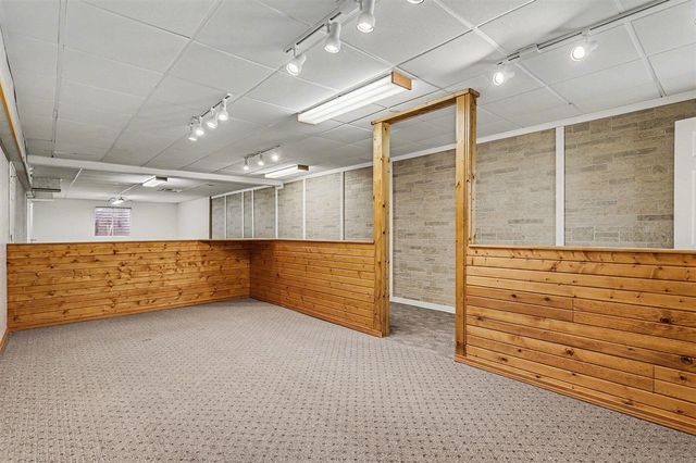 27580 Manchester Circle, Paw Paw, MI 49079