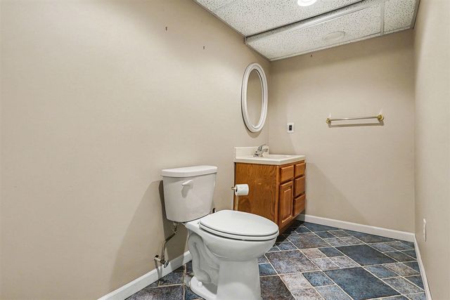 27580 Manchester Circle, Paw Paw, MI 49079