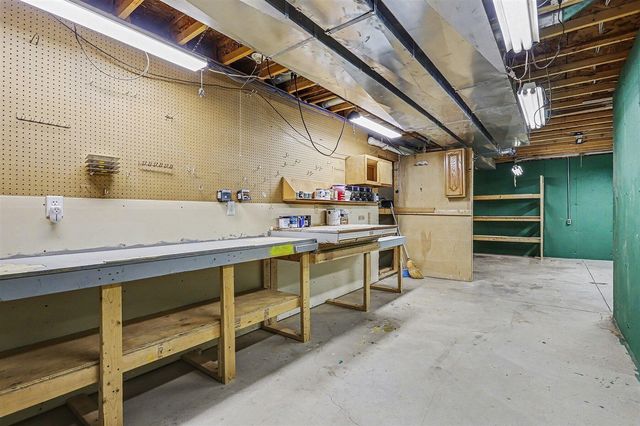 27580 Manchester Circle, Paw Paw, MI 49079