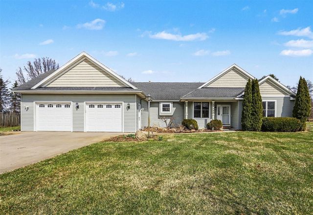 27580 Manchester Circle, Paw Paw, MI 49079