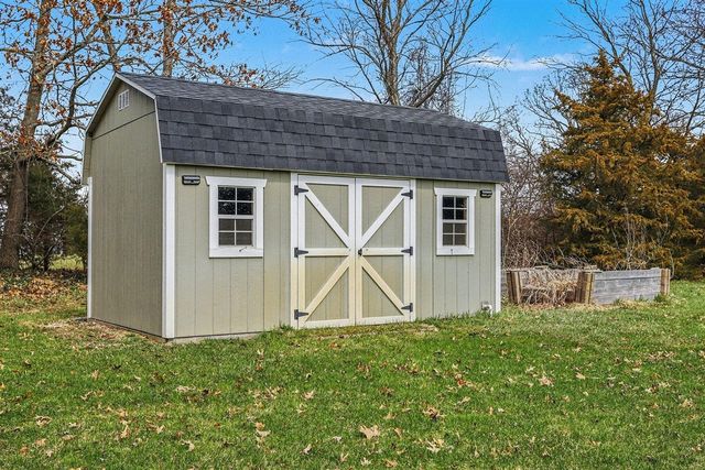 27580 Manchester Circle, Paw Paw, MI 49079