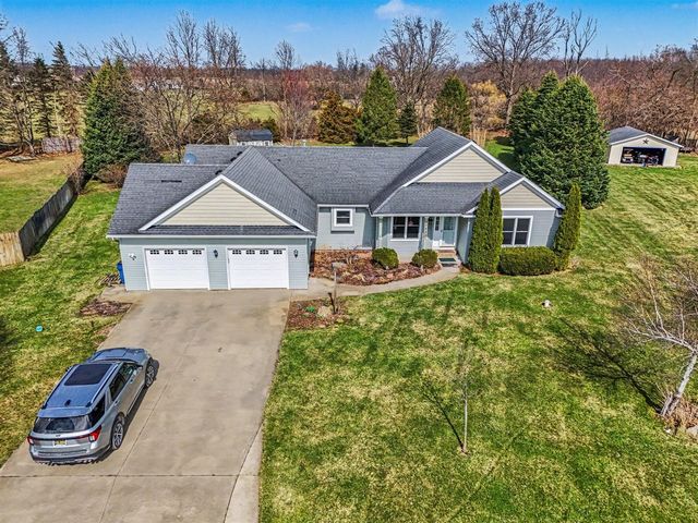 27580 Manchester Circle, Paw Paw, MI 49079