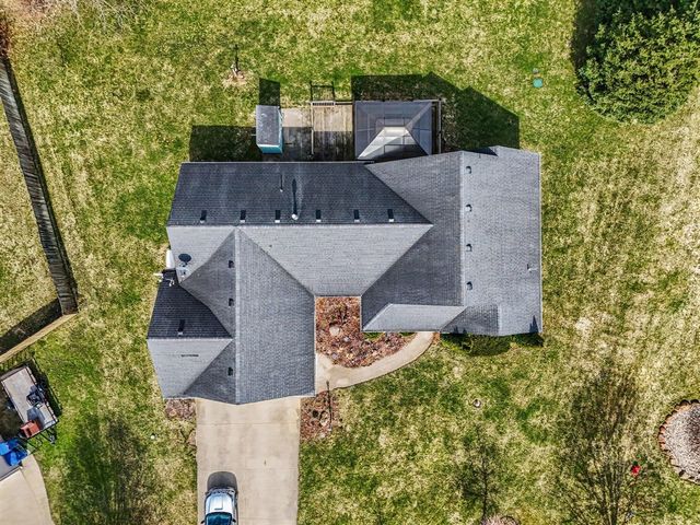 27580 Manchester Circle, Paw Paw, MI 49079