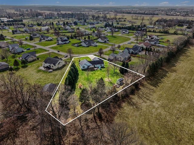 27580 Manchester Circle, Paw Paw, MI 49079