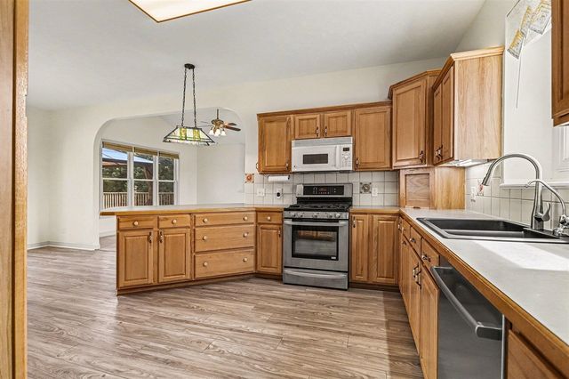 27580 Manchester Circle, Paw Paw, MI 49079