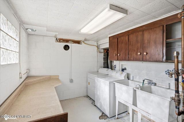 1701 W 36th Avenue, Anchorage, AK 99517