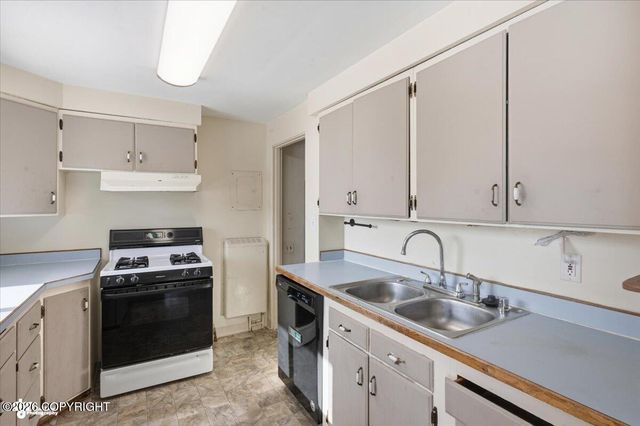 1701 W 36th Avenue, Anchorage, AK 99517