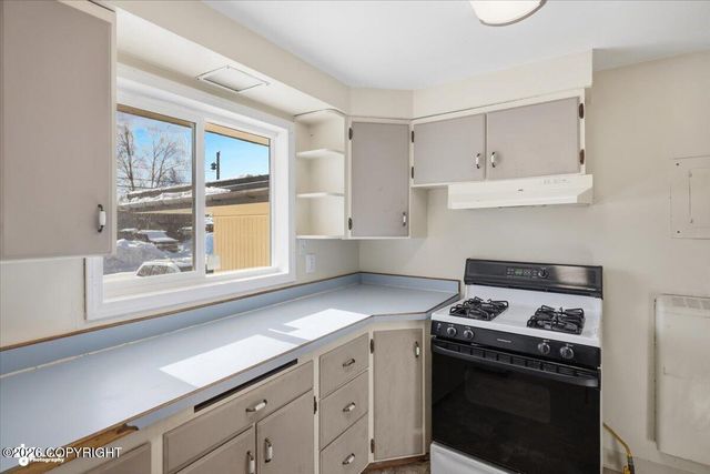 1701 W 36th Avenue, Anchorage, AK 99517