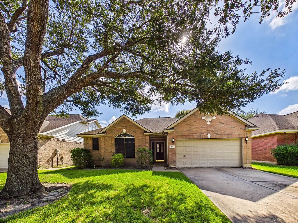 1119 Sussex Trail, Pearland, TX 77584