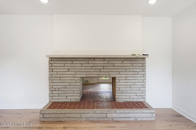 386 S Deepwood Dr, Radcliff, KY 40160