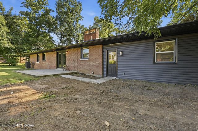 386 S Deepwood Dr, Radcliff, KY 40160