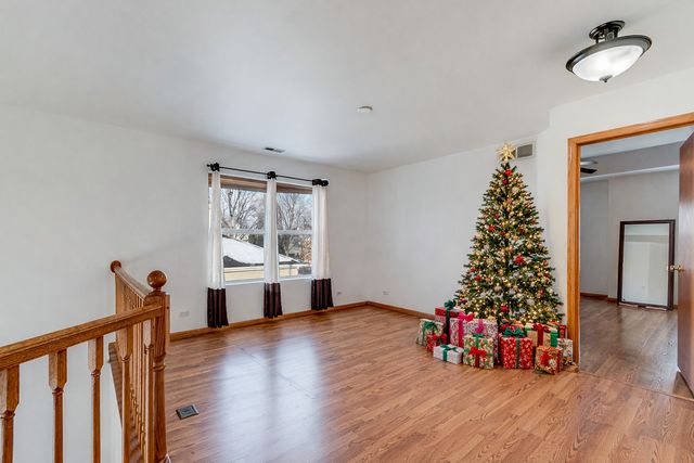 1544 Suncrest Lane, Bolingbrook, IL 60490