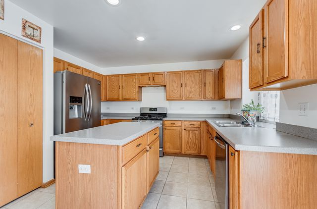 1544 Suncrest Lane, Bolingbrook, IL 60490