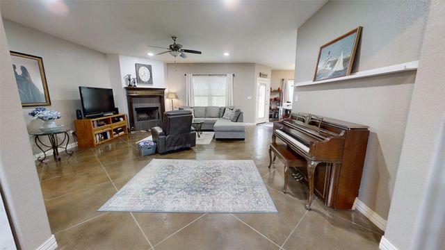 3904 Laramie Trail, Granbury, TX 76048