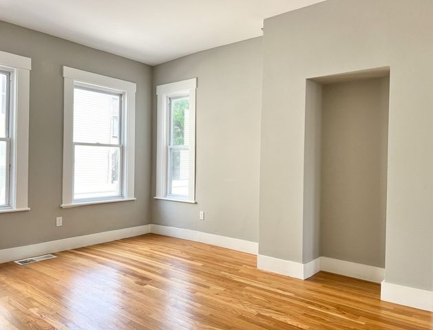 642 Moody St 1, Waltham, MA 02453