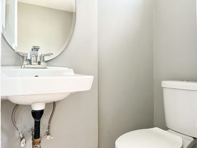 642 Moody St 1, Waltham, MA 02453