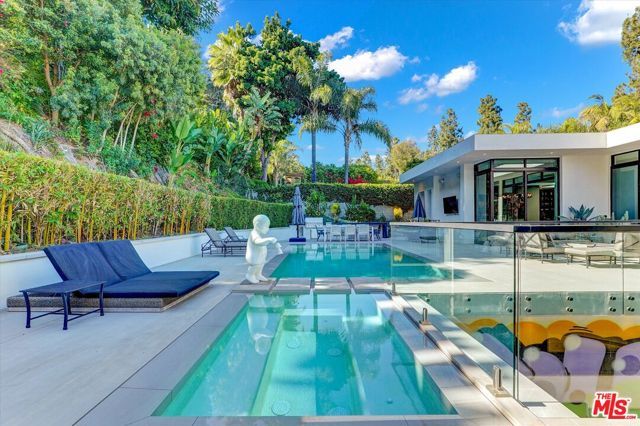 1049 Loma Vista Drive, Beverly Hills, CA 90210