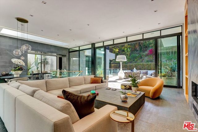 1049 Loma Vista Drive, Beverly Hills, CA 90210