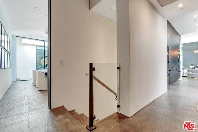 1049 Loma Vista Drive, Beverly Hills, CA 90210