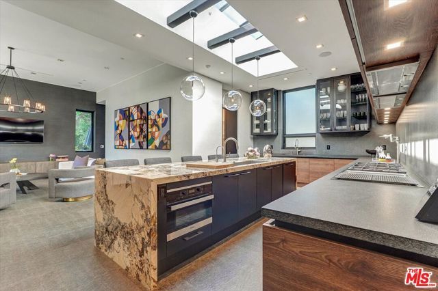 1049 Loma Vista Drive, Beverly Hills, CA 90210