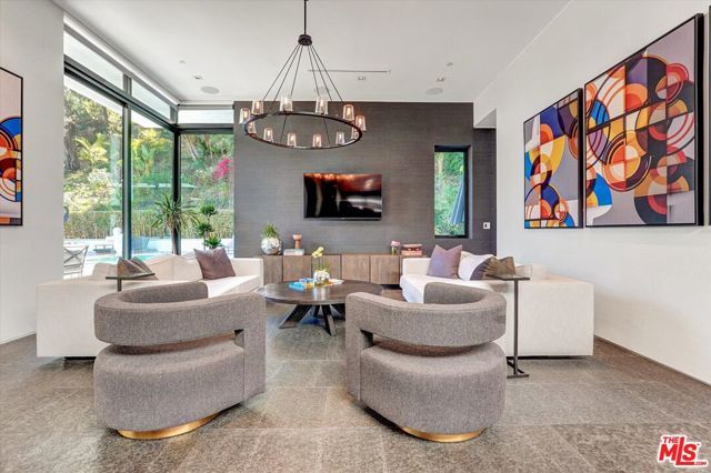 1049 Loma Vista Drive, Beverly Hills, CA 90210