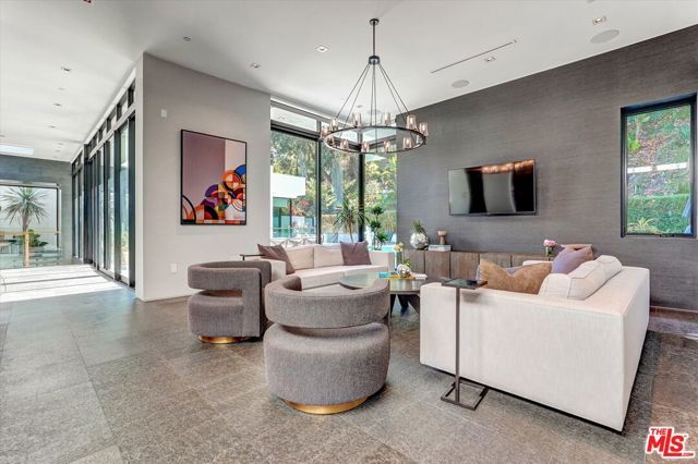 1049 Loma Vista Drive, Beverly Hills, CA 90210