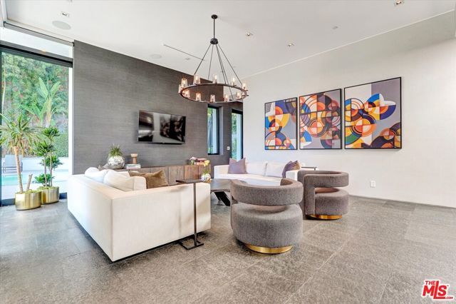 1049 Loma Vista Drive, Beverly Hills, CA 90210