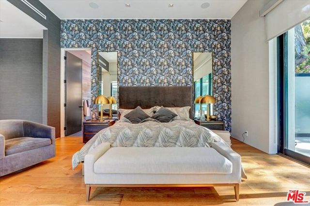 1049 Loma Vista Drive, Beverly Hills, CA 90210
