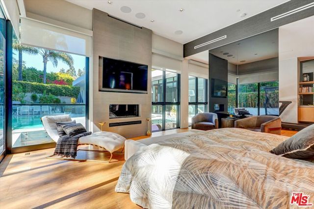 1049 Loma Vista Drive, Beverly Hills, CA 90210