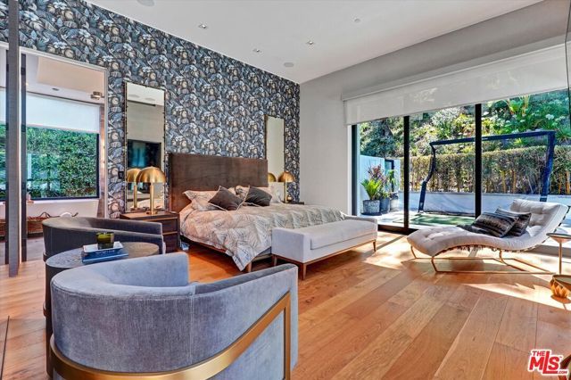 1049 Loma Vista Drive, Beverly Hills, CA 90210