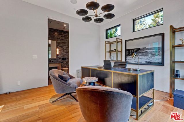 1049 Loma Vista Drive, Beverly Hills, CA 90210