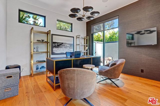 1049 Loma Vista Drive, Beverly Hills, CA 90210
