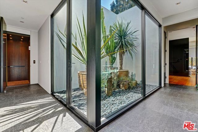 1049 Loma Vista Drive, Beverly Hills, CA 90210