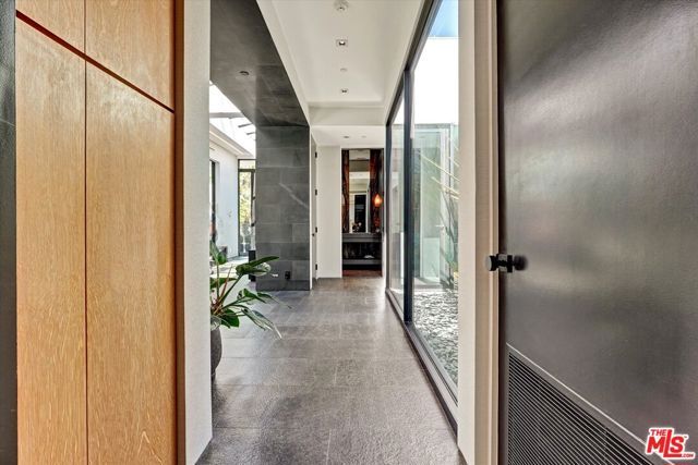 1049 Loma Vista Drive, Beverly Hills, CA 90210