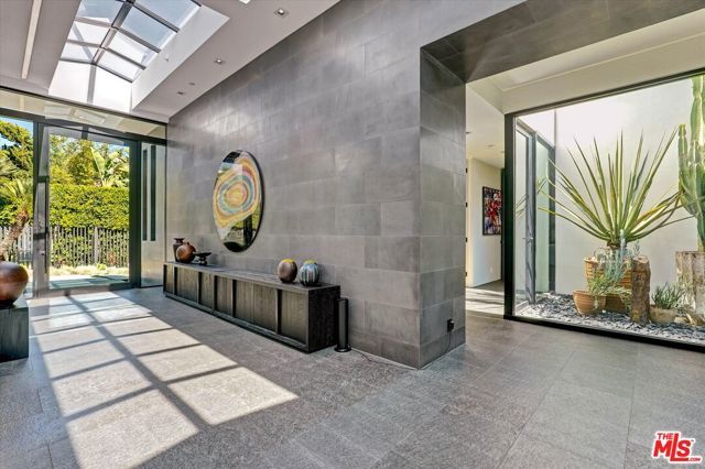 1049 Loma Vista Drive, Beverly Hills, CA 90210