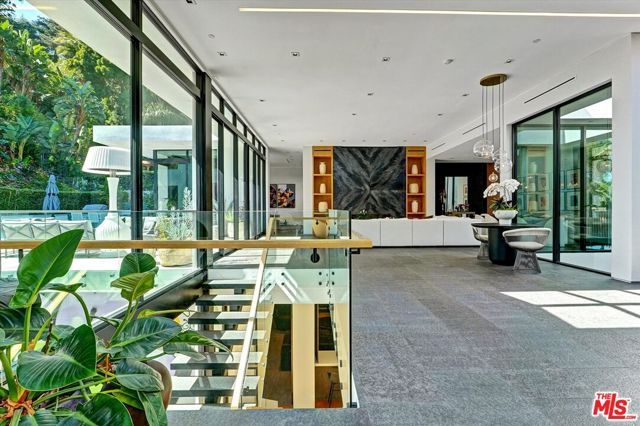 1049 Loma Vista Drive, Beverly Hills, CA 90210