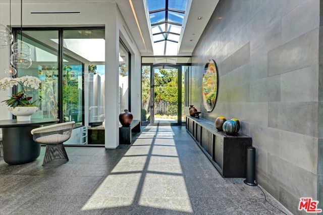 1049 Loma Vista Drive, Beverly Hills, CA 90210
