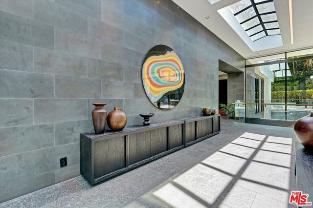 1049 Loma Vista Drive, Beverly Hills, CA 90210