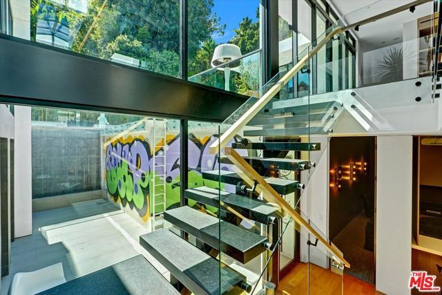 1049 Loma Vista Drive, Beverly Hills, CA 90210