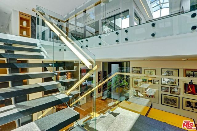 1049 Loma Vista Drive, Beverly Hills, CA 90210