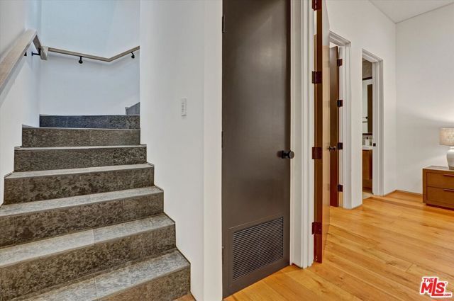 1049 Loma Vista Drive, Beverly Hills, CA 90210