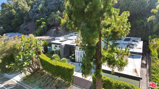 1049 Loma Vista Drive, Beverly Hills, CA 90210