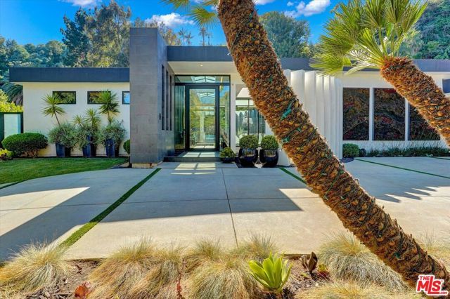 1049 Loma Vista Drive, Beverly Hills, CA 90210