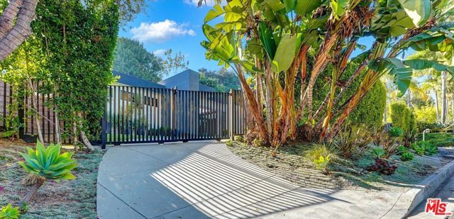 1049 Loma Vista Drive, Beverly Hills, CA 90210