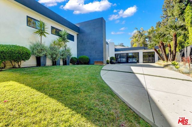 1049 Loma Vista Drive, Beverly Hills, CA 90210