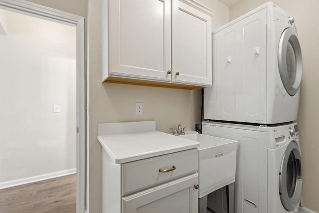 S89W13007 Bonningale COURT, Muskego, WI 53150